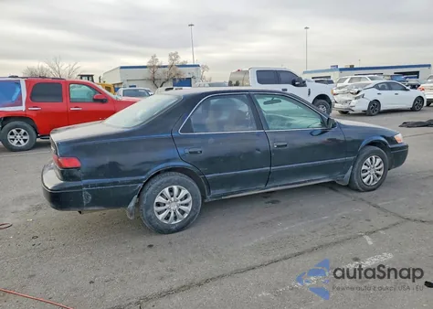 1998 Toyota Camry Le z USA, uszkodzony, nr VIN JT2BG28K8W0210207